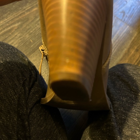 Boots - Picture 6 of 8